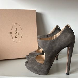NWT Prada Camoscio Grey Suede Platform Heel